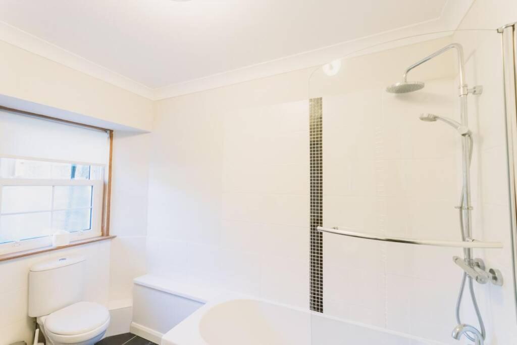 Factors House - A Comfy Cottage In Countryside Park With Wifi And Access To Bar And Pool بيرث المظهر الخارجي الصورة
